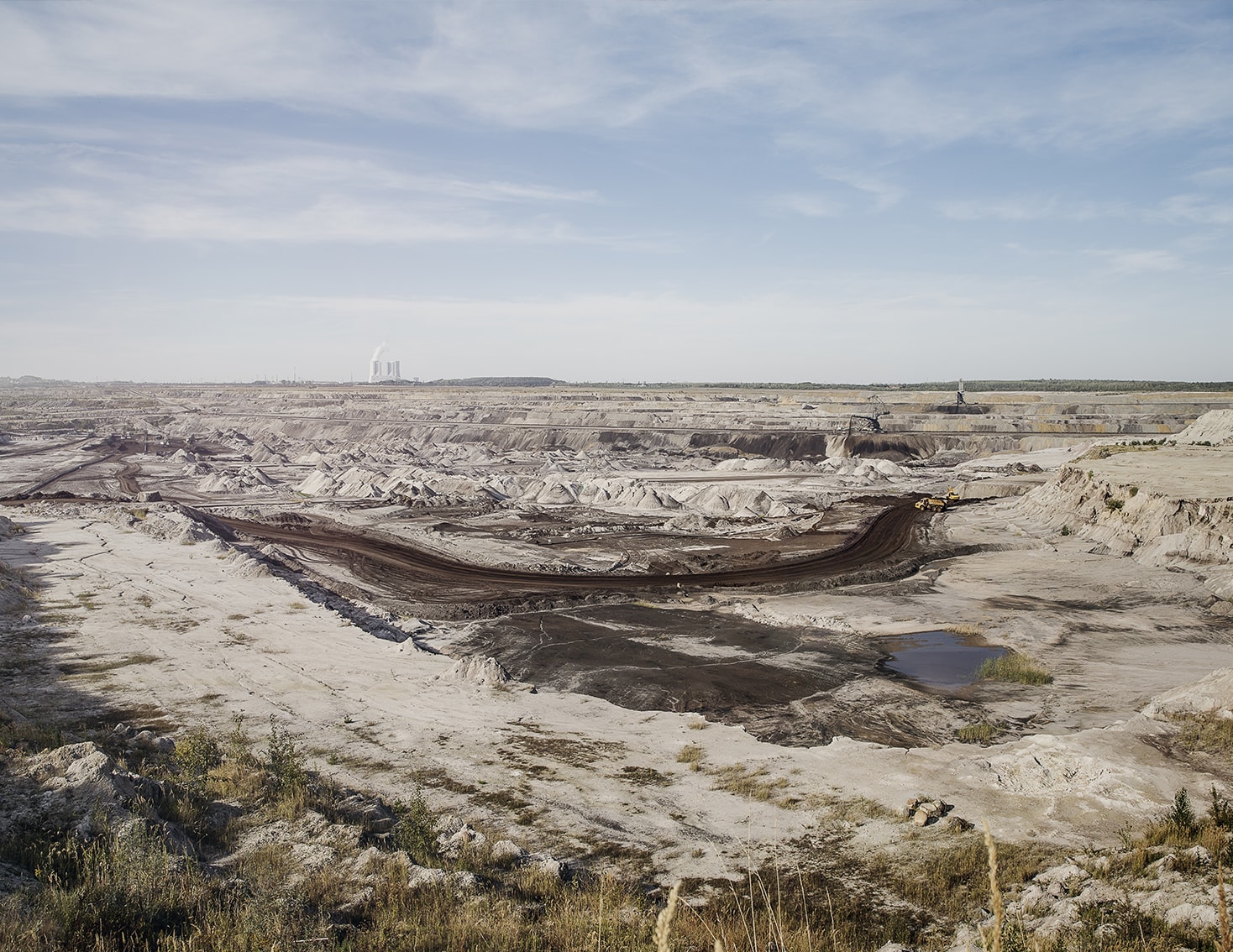 Pödelwitz is a 700-year-old idyllic village with a Romanesque choral tower church , old chestnut trees and half-timbered houses. Of the original 130 inhabitants, only 23 remained after the relocation initiated by MIBRAG. Pödelwitz is a district of the Saxon town of Groitzsch in the district of Leipzig. The site is located in the planned mining area of the open pit United Schleenhain. Pödelwitz has 22 houses and a parish church.