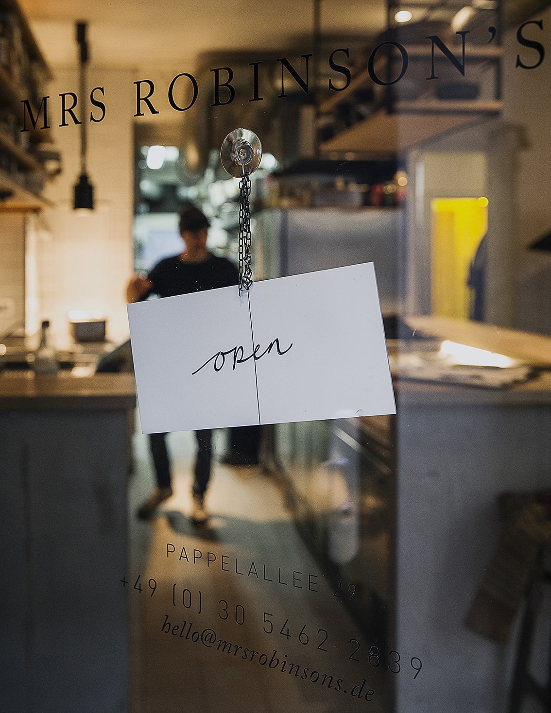 Restaurant „Mrs.Robinson`s“ in Prenzaluer Berg, Berlin. Marzena Skubatz is a professional Photographer based in Berlin and Iceland She is specialized in Visual Storytelling, Documentary, Travel Photogrpahy, Landscape Photography and Portrait